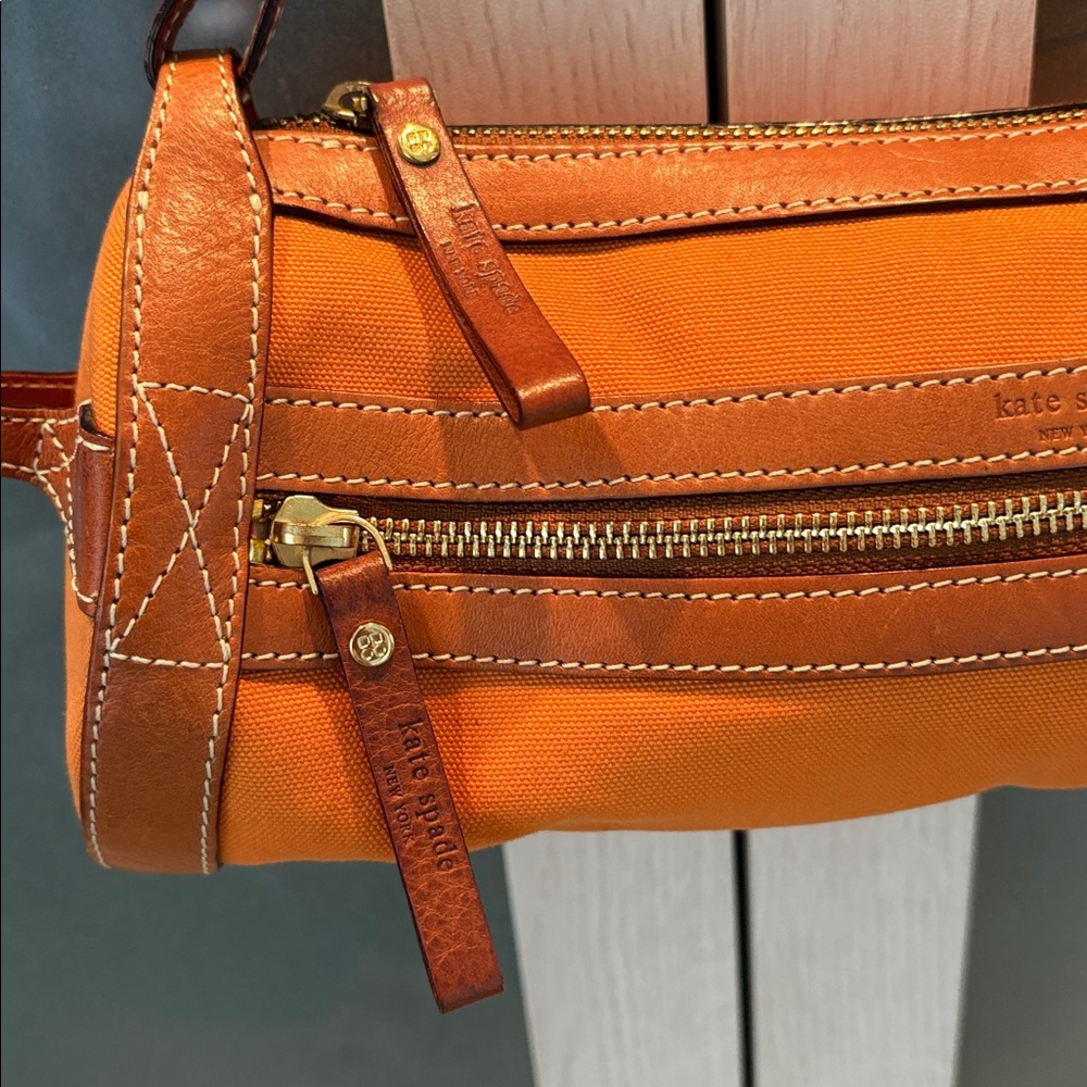 Kate Spade Vintage Kelly Barrel Bag EUC - Picture 2 of 10